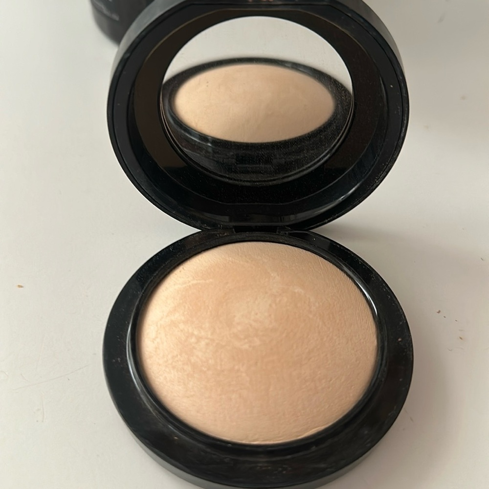 Mac Mineralize highlight skin finish